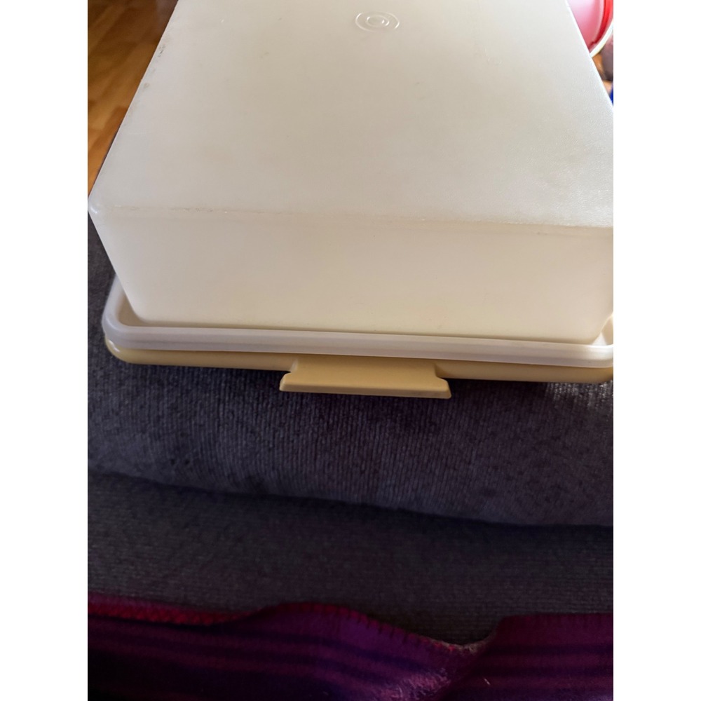 Vintage Tupperware Square Cake Taker Carrier Container Beige Lid & Base - Picture 3 of 16